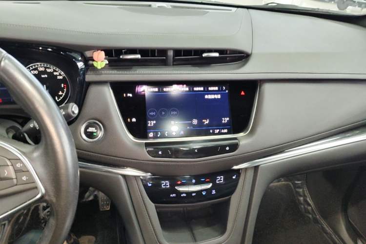 Used Cadillac XT5 2022 2.0T Two-Wheel Drive Luxury Version Audio And AC Panel