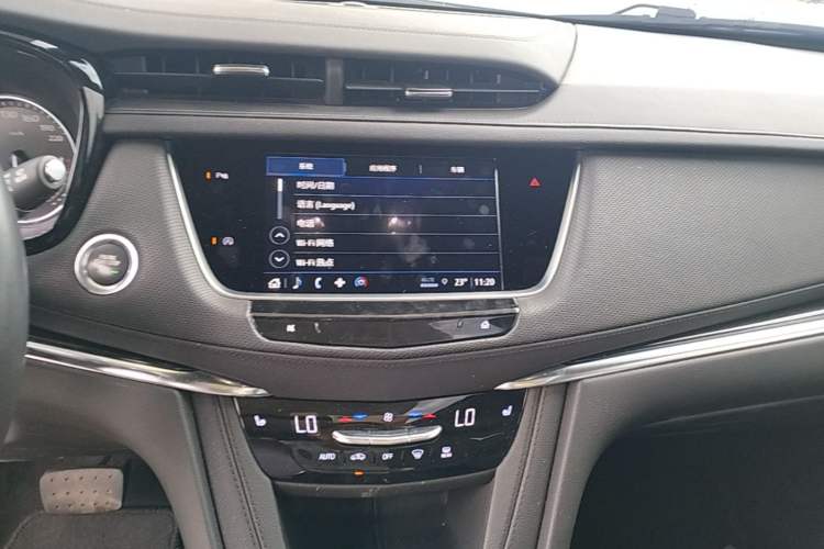 Used Cadillac XT5 2022 2.0T Two-Wheel Drive Luxury Version Audio And AC Panel