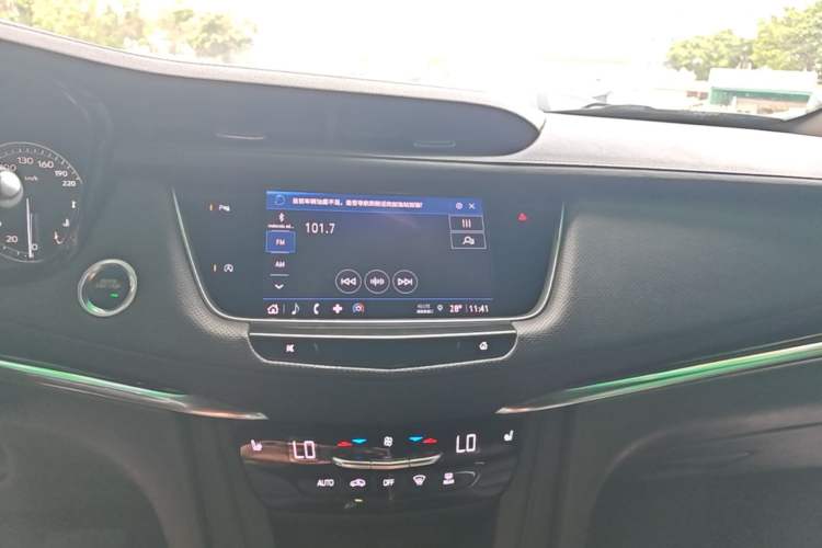 Used Cadillac XT5 2022 2.0T Four-Wheel Drive Luxury Version Audio And AC Panel
