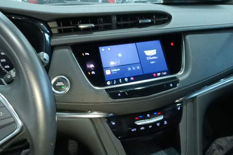 Used Cadillac XT5 2022 2.0T Two-Wheel Drive Luxury Version Audio And AC Panel