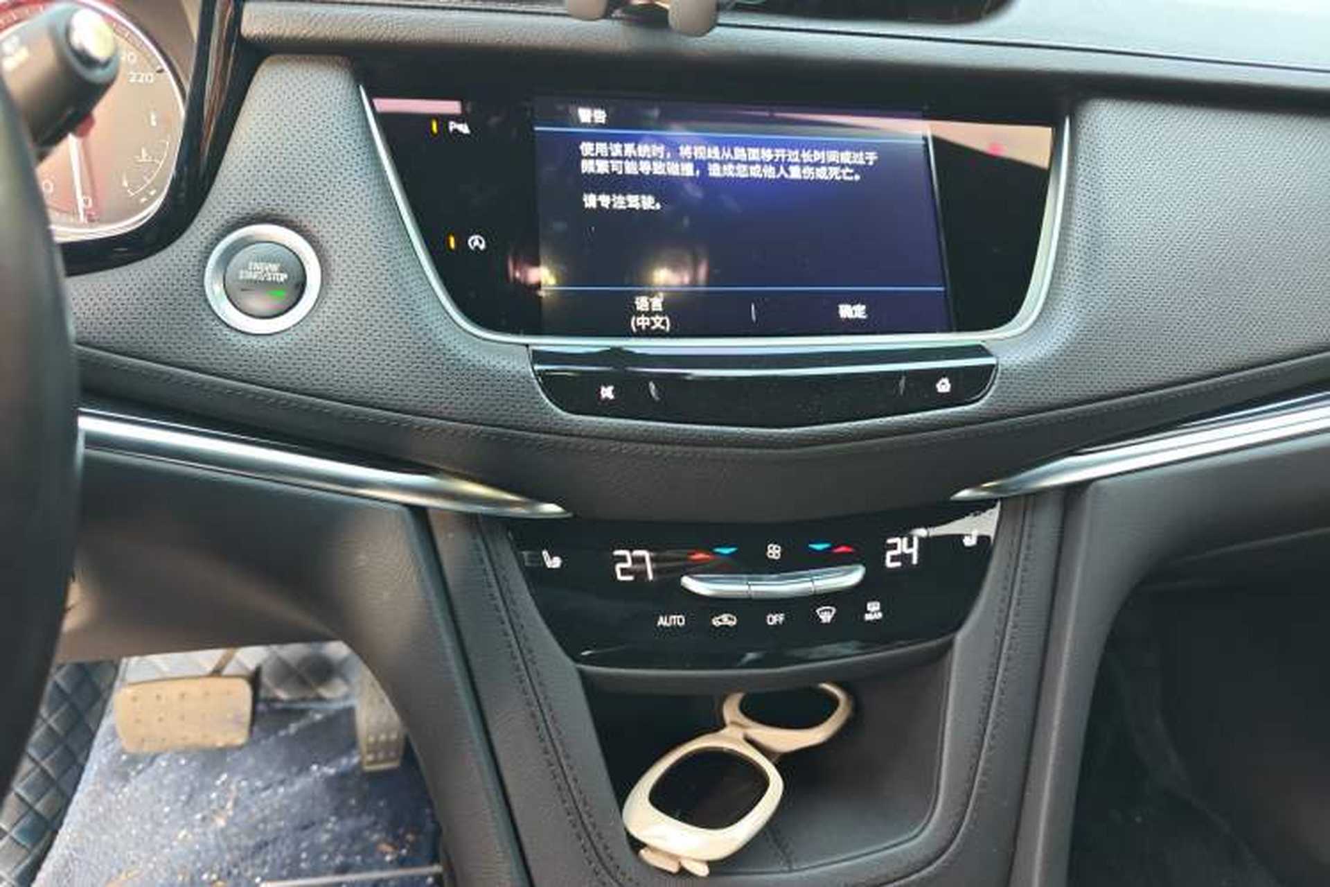 Used Cadillac XT5 2022 2.0T Two-Wheel Drive Luxury Version Audio And AC Panel