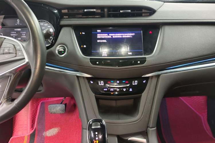 Used Cadillac XT5 2022 2.0T Two-Wheel Drive Luxury Version Audio And AC Panel