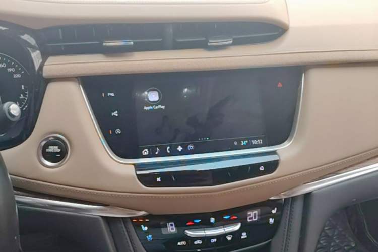 Used Cadillac XT5 2022 2.0T Four-Wheel Drive Platinum Edition Audio And AC Panel