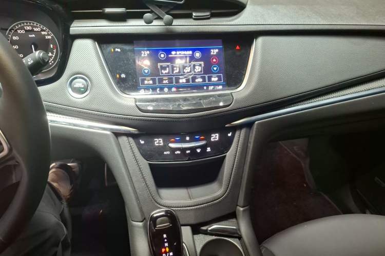 Used Cadillac XT5 2022 2.0T Four-Wheel Drive Luxury Version (Hummingbird Edition) Audio And AC Panel