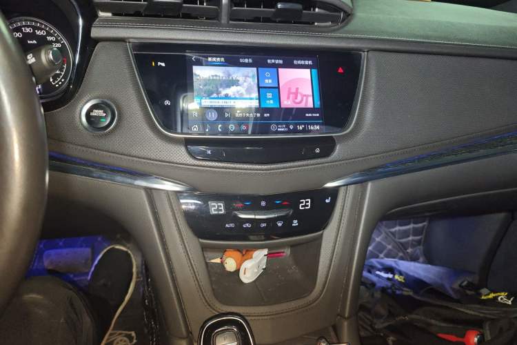 Used Cadillac XT5 2022 2.0T Two-Wheel Drive Luxury Version Audio And AC Panel