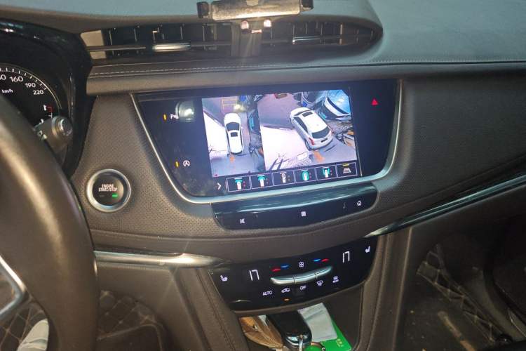 Used Cadillac XT5 2022 2.0T Two-Wheel Drive Luxury Version Audio And AC Panel