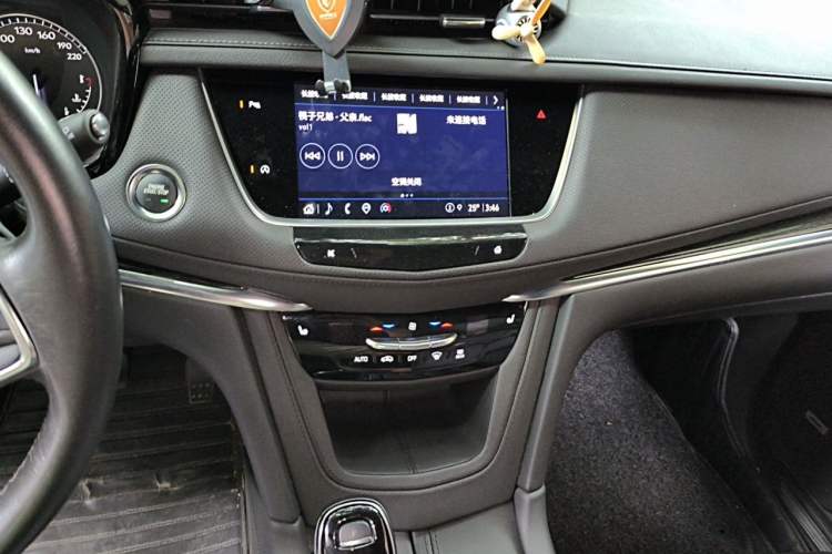 Used Cadillac XT5 2022 2.0T Two-Wheel Drive Luxury Version Audio And AC Panel