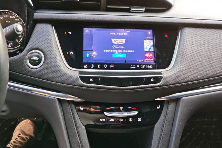 Used Cadillac XT5 2022 2.0T Two-Wheel Drive Luxury Version Audio And AC Panel