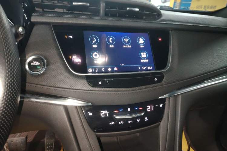 Used Cadillac XT5 2022 2.0T Two-Wheel Drive Luxury Version Audio And AC Panel