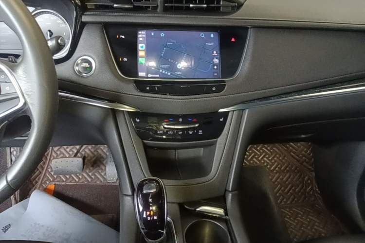 Used Cadillac XT5 2022 2.0T Two-Wheel Drive Luxury Version Audio And AC Panel