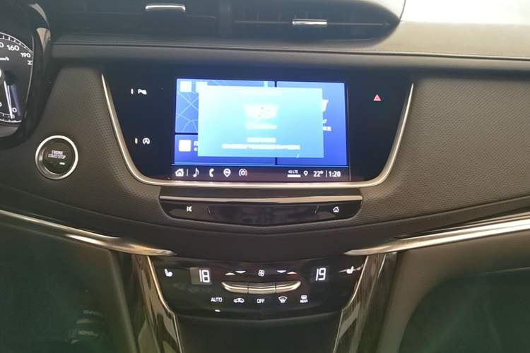 Used Cadillac XT5 2022 2.0T Two-Wheel Drive Luxury Version Audio And AC Panel