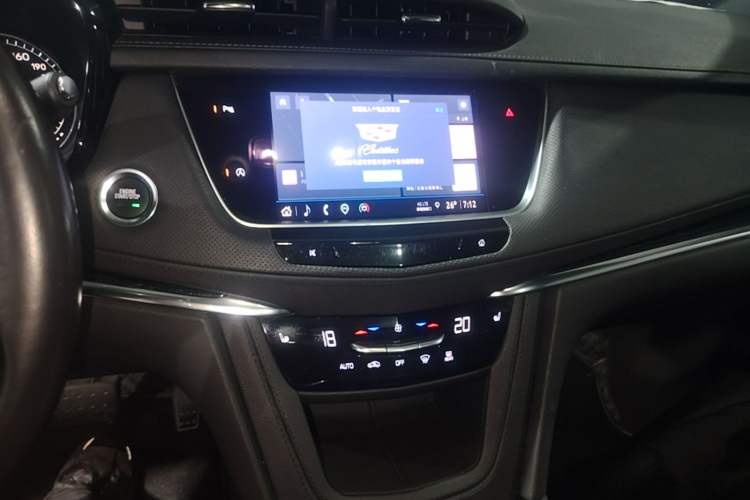 Used Cadillac XT5 2022 2.0T Two-Wheel Drive Luxury Version Audio And AC Panel