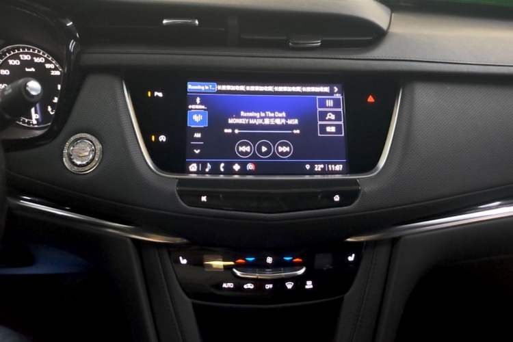 Used Cadillac XT5 2022 2.0T Two-Wheel Drive Luxury Version Audio And AC Panel