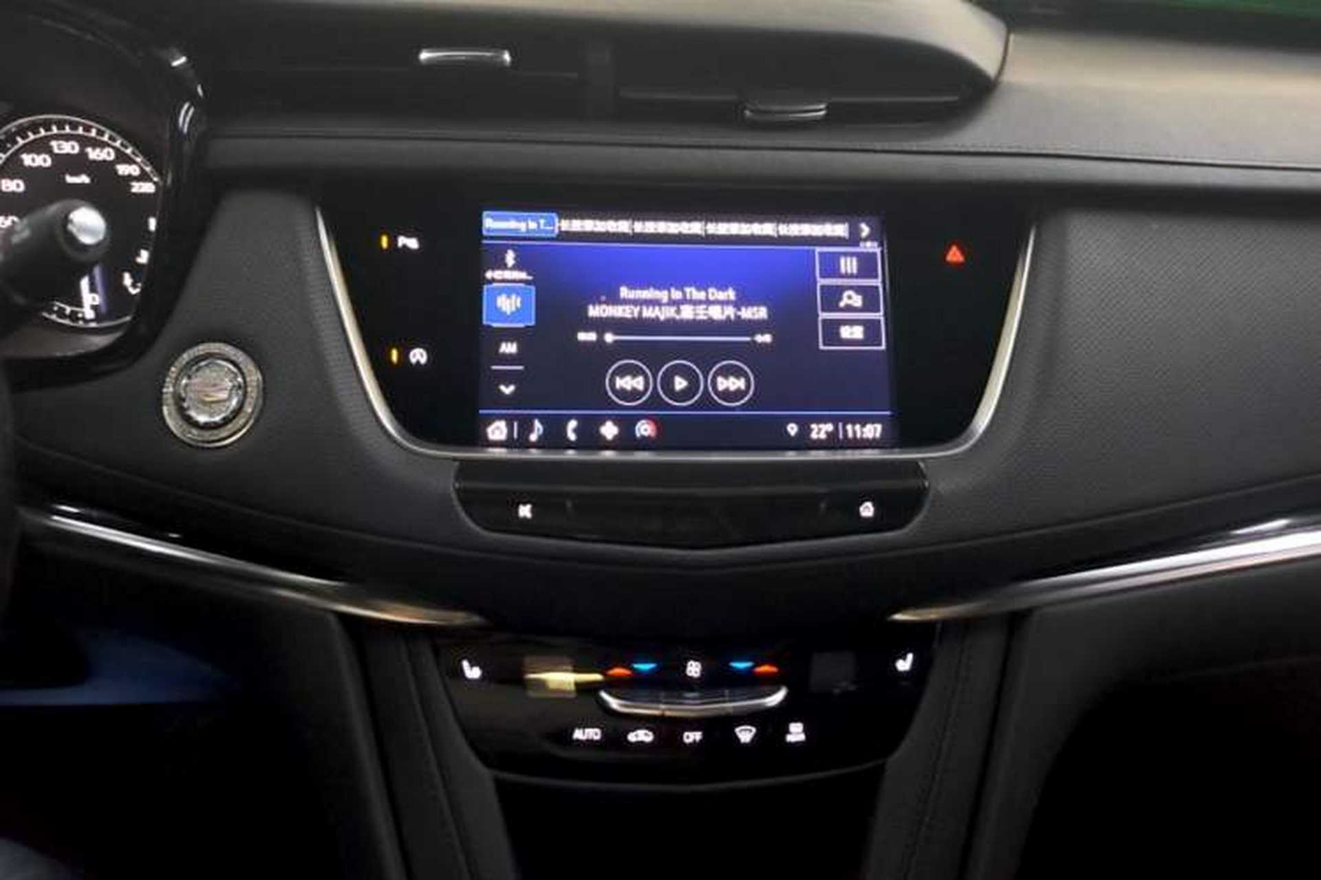 Used Cadillac XT5 2022 2.0T Two-Wheel Drive Luxury Version Audio And AC Panel