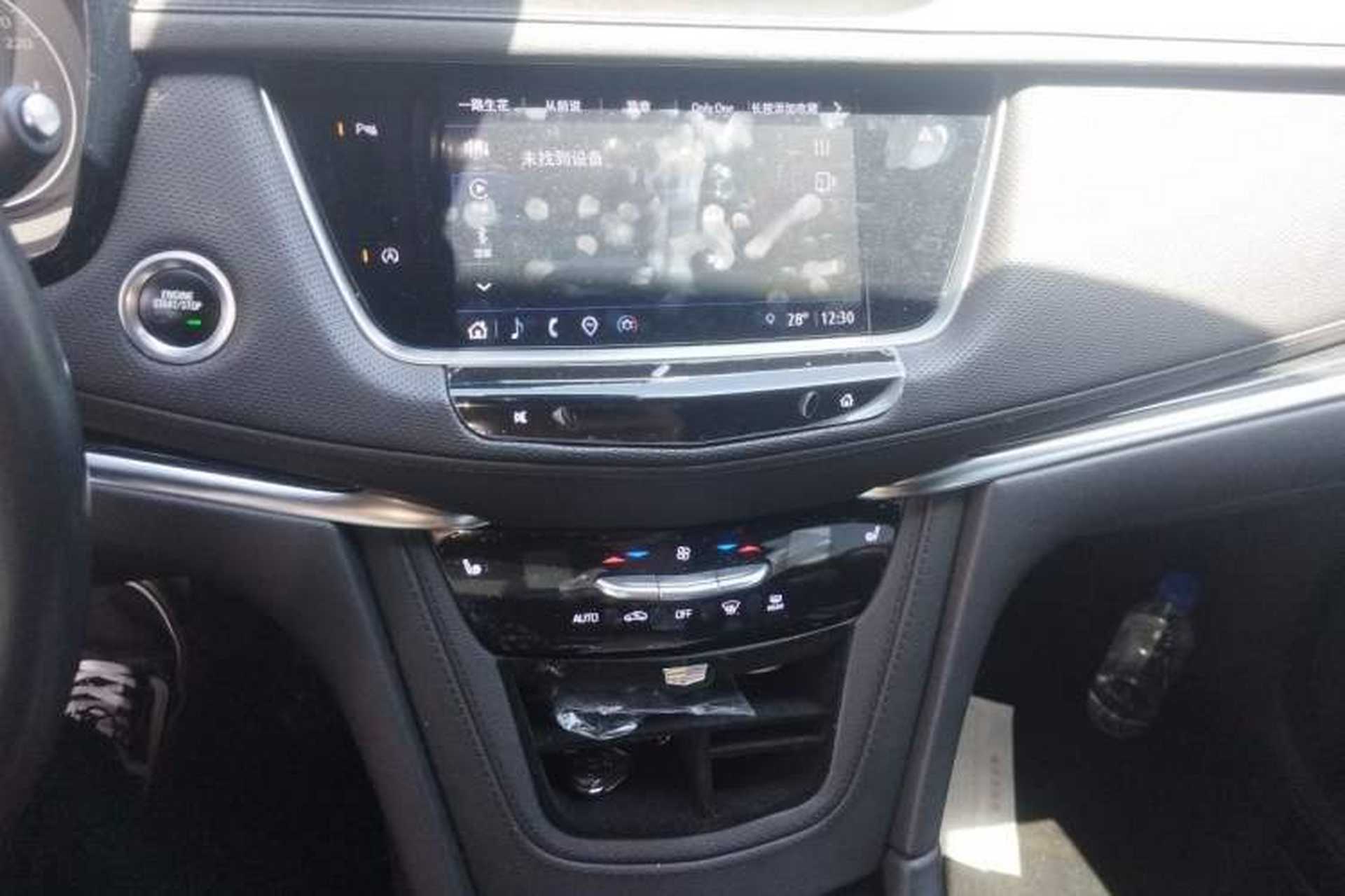 Used Cadillac XT5 2022 2.0T Two-Wheel Drive Luxury Version Audio And AC Panel