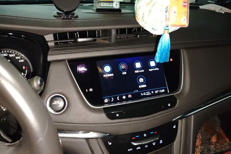 Used Cadillac XT5 2022 2.0T Two-Wheel Drive Luxury Version Audio And AC Panel