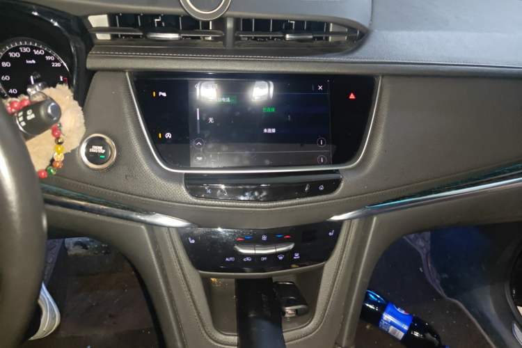 Used Cadillac XT5 2022 2.0T Two-Wheel Drive Luxury Version Audio And AC Panel