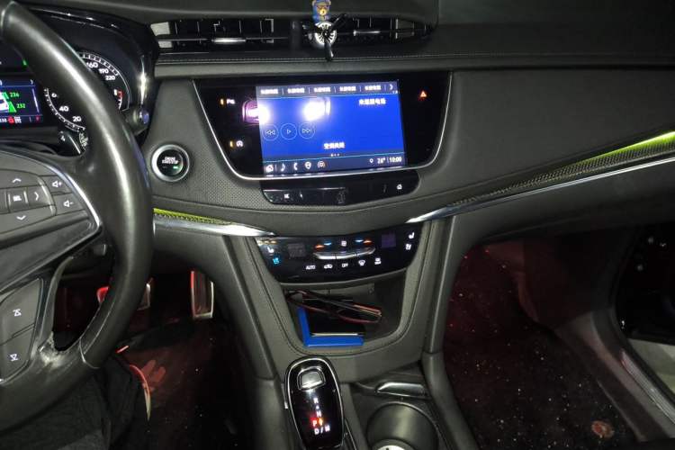 Used Cadillac XT5 2022 2.0T Four-Wheel Drive Premium Edition Audio And AC Panel