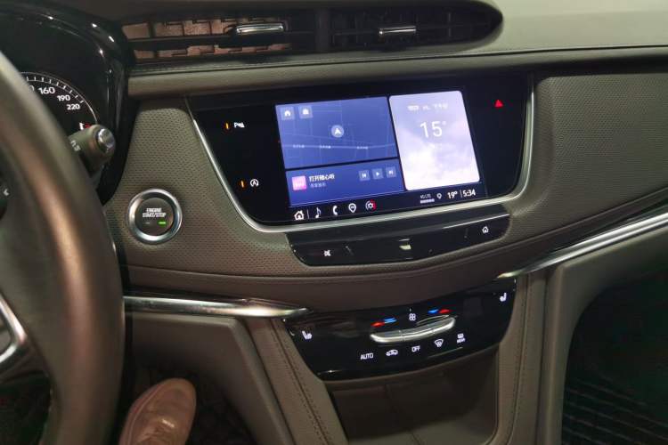 Used Cadillac XT5 2022 2.0T Two-Wheel Drive Luxury Version Audio And AC Panel