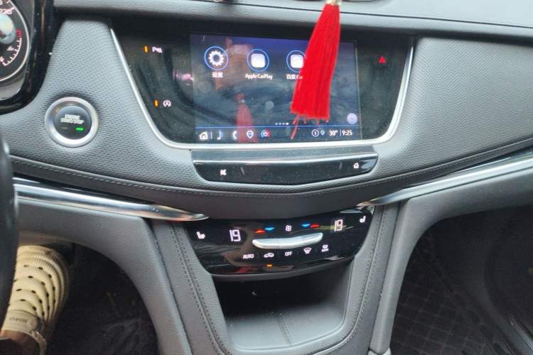 Used Cadillac XT5 2022 2.0T Two-Wheel Drive Luxury Version Audio And AC Panel