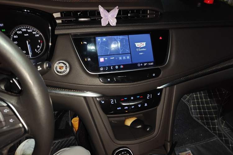 Used Cadillac XT5 2022 2.0T Four-Wheel Drive Luxury Version (Hummingbird Edition) Audio And AC Panel