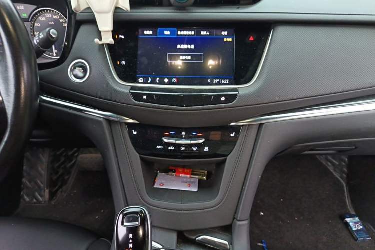 Used Cadillac XT5 2022 2.0T Two-Wheel Drive Luxury Version Audio And AC Panel