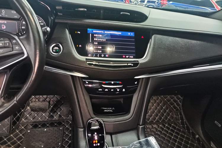 Used Cadillac XT5 2022 2.0T Two-Wheel Drive Luxury Version Audio And AC Panel