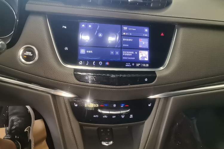 Used Cadillac XT5 2022 2.0T Two-Wheel Drive Luxury Version Audio And AC Panel