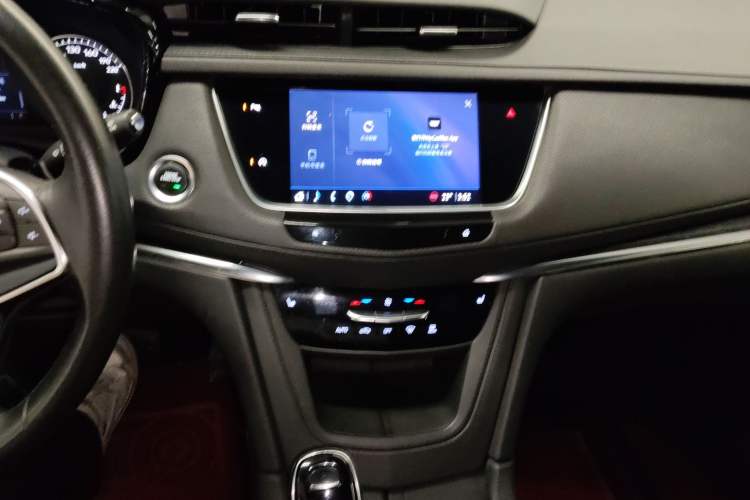 Used Cadillac XT5 2022 2.0T Two-Wheel Drive Luxury Version Audio And AC Panel