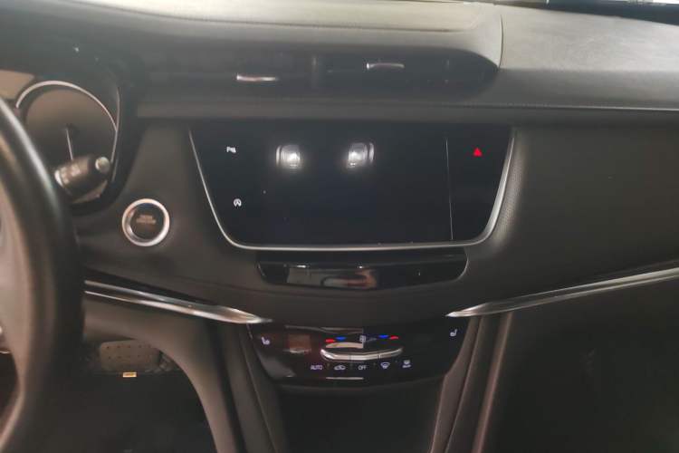 Used Cadillac XT5 2022 2.0T Two-Wheel Drive Luxury Version Audio And AC Panel