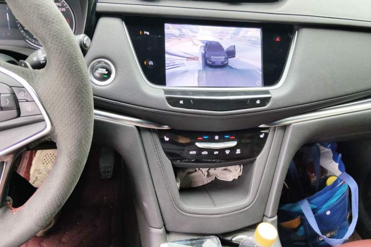 Used Cadillac XT5 2022 2.0T Two-Wheel Drive Luxury Version Audio And AC Panel