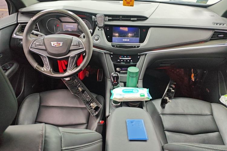 Used Cadillac XT5 2022 2.0T Four-Wheel Drive Luxury Version (Hummingbird Edition) Center Console
