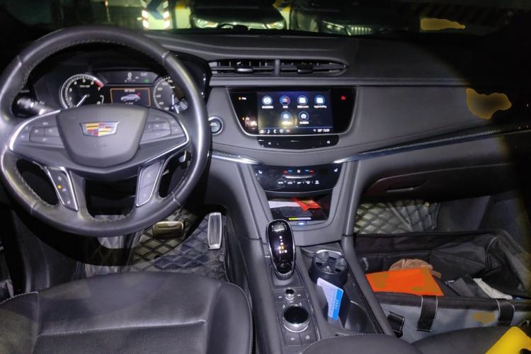 Used Cadillac XT5 2022 2.0T Four-Wheel Drive Luxury Version (Hummingbird Edition) Center Console