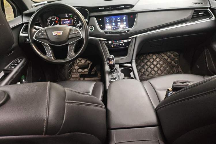 Used Cadillac XT5 2022 2.0T Two-Wheel Drive Luxury Version Center Console