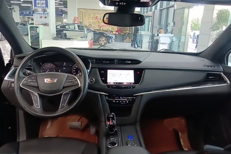 Used Cadillac XT5 2022 2.0T Two-Wheel Drive Luxury Version Center Console