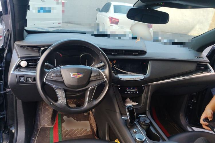 Used Cadillac XT5 2022 2.0T Two-Wheel Drive Luxury Version Center Console