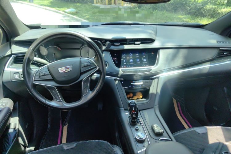 Used Cadillac XT5 2022 2.0T Two-Wheel Drive Luxury Version Center Console