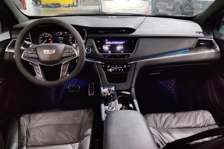 Used Cadillac XT5 2022 2.0T Four-Wheel Drive Luxury Version (Hummingbird Edition) Center Console