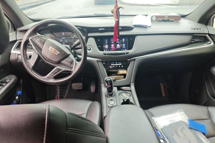 Used Cadillac XT5 2022 2.0T Two-Wheel Drive Luxury Version Center Console