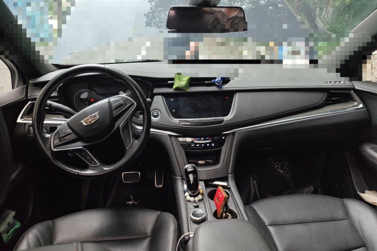 Used Cadillac XT5 2022 2.0T Four-Wheel Drive Luxury Version (Hummingbird Edition) Center Console