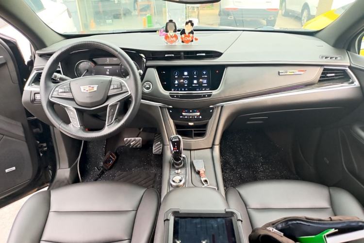 Used Cadillac XT5 2022 2.0T Two-Wheel Drive Luxury Version Center Console