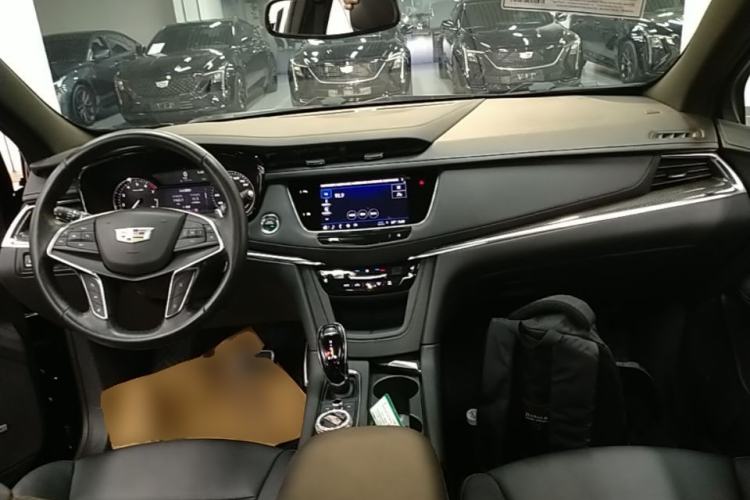 Used Cadillac XT5 2022 2.0T Four-Wheel Drive Premium Edition Center Console