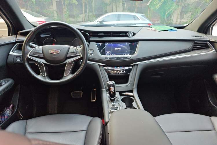 Used Cadillac XT5 2022 2.0T Four-Wheel Drive Luxury Version (Hummingbird Edition) Center Console