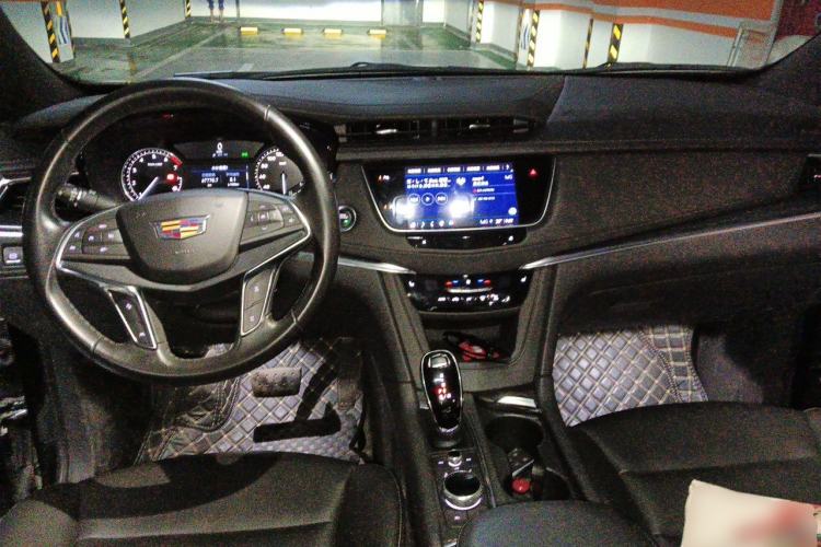 Used Cadillac XT5 2022 2.0T Two-Wheel Drive Luxury Version Center Console