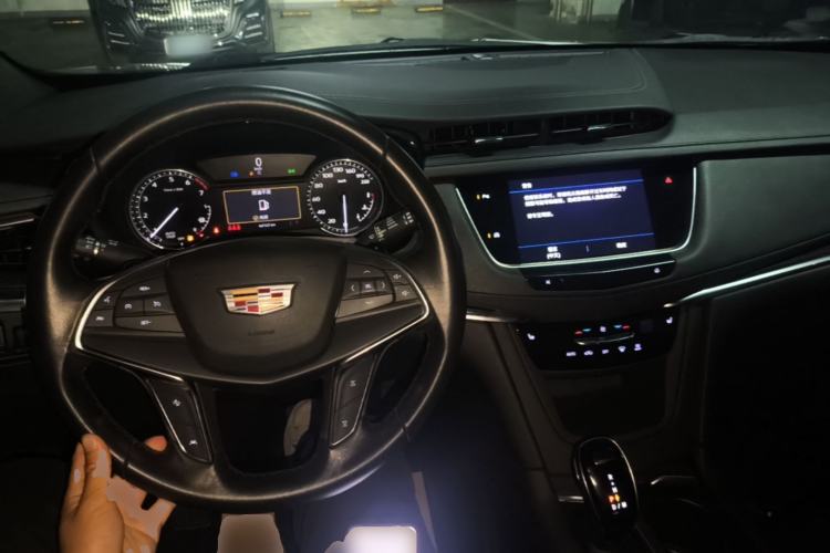 Used Cadillac XT5 2022 2.0T Two-Wheel Drive Luxury Version Center Console