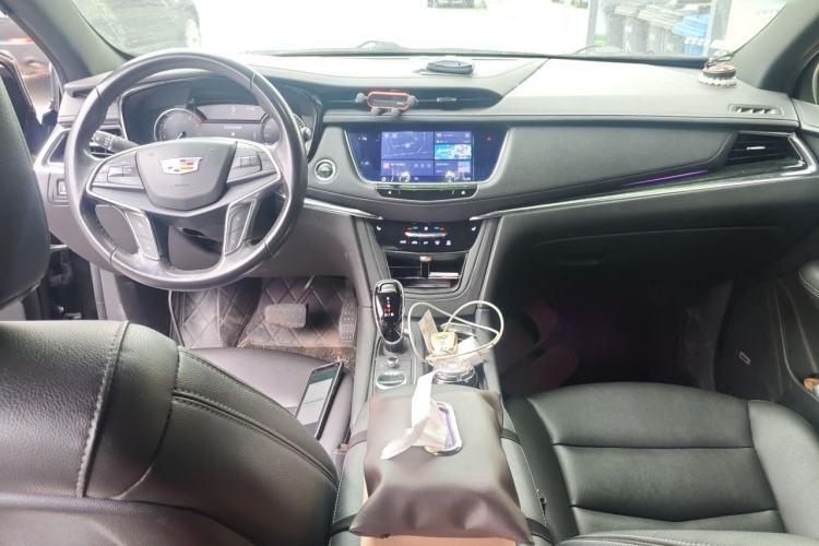Used Cadillac XT5 2022 2.0T Two-Wheel Drive Luxury Version Center Console