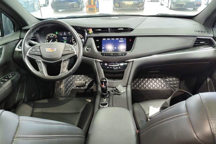 Used Cadillac XT5 2022 2.0T Two-Wheel Drive Luxury Version Center Console