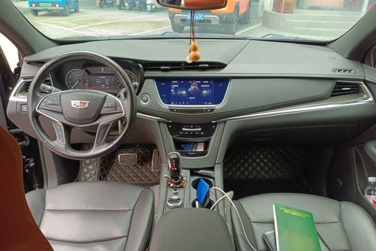 Used Cadillac XT5 2022 2.0T Four-Wheel Drive Luxury Version (Hummingbird Edition) Center Console