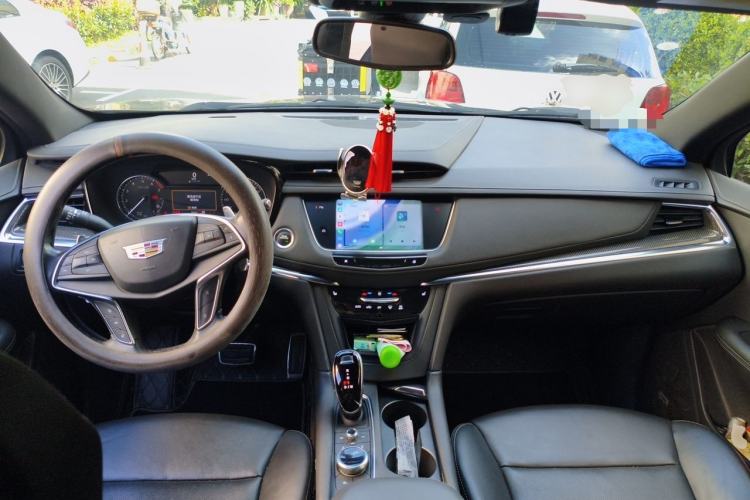 Used Cadillac XT5 2022 2.0T Four-Wheel Drive Luxury Version (Hummingbird Edition) Center Console