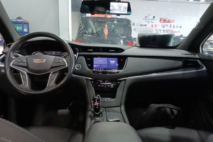 Used Cadillac XT5 2022 2.0T Two-Wheel Drive Luxury Version Center Console